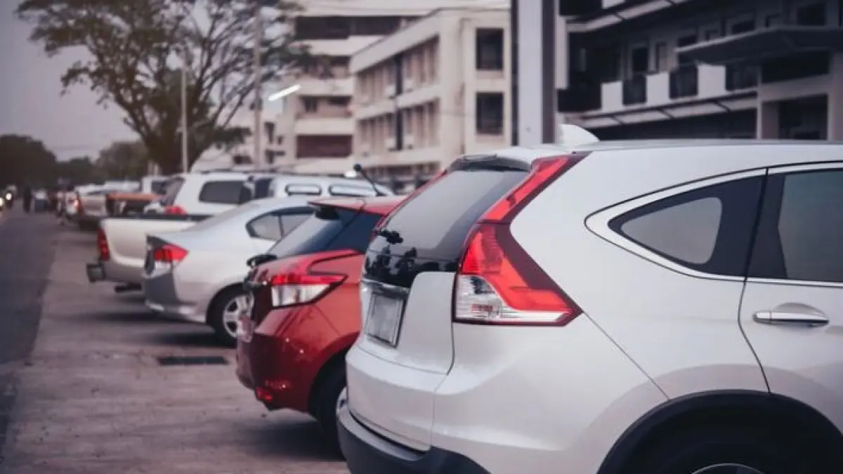 Promo gila! Cicilan Daihatsu Ayla 2025 cuma Rp1 jutaan. DP minim, bunga 0%, stok NIK 2025 terbatas. Buruan sikat mobil baru harga bekas di sini!