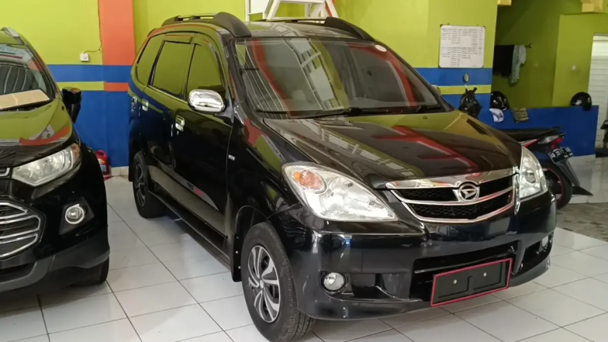 Harga Daihatsu Xenia 2007 tipe XI VVT-i manual, lengkap spesifikasi, fitur, dan simulasi kredit syariah terbaru.