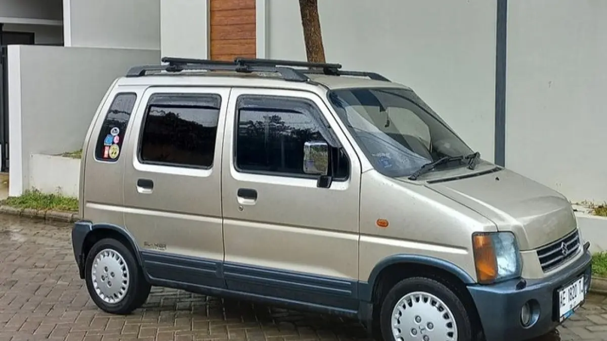 Mobil bekas murah Rp50 jutaan 2026 terbaik, Karimun, Kijang, Panther hingga APV. Mesin bandel, irit, dan mudah dirawat!