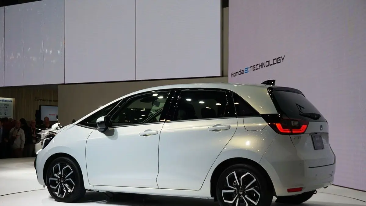 7 hatchback Rp50 jutaan terbaik 2025, mobil bekas irit, pajak murah, dan perawatan mudah untuk harian.