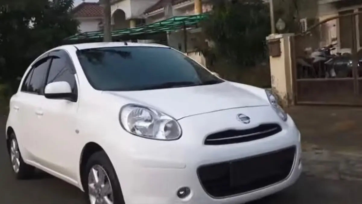 Cek 5 rekomendasi mobil hatchback bekas di bawah 100 juta tahun 2026! Ada Nissan March, Mazda 2, hingga Etios Valco yang irit, bandel, dan lincah.
