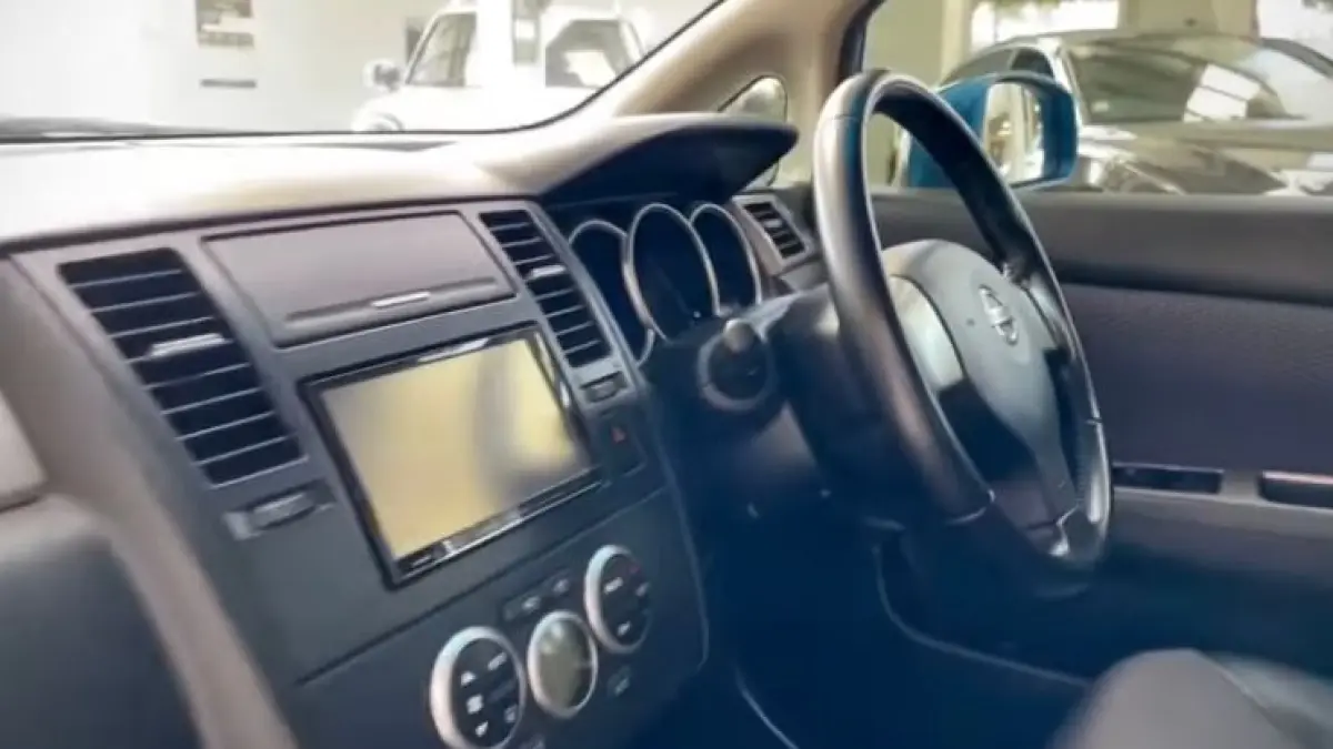 Review mobil bekas 60 jutaan rasa mobil mewah! Cek spek Nissan Latio, Suzuki SX4, dan Chevrolet Spark yang irit dan nyaman. Pilihan cerdas hemat modal!