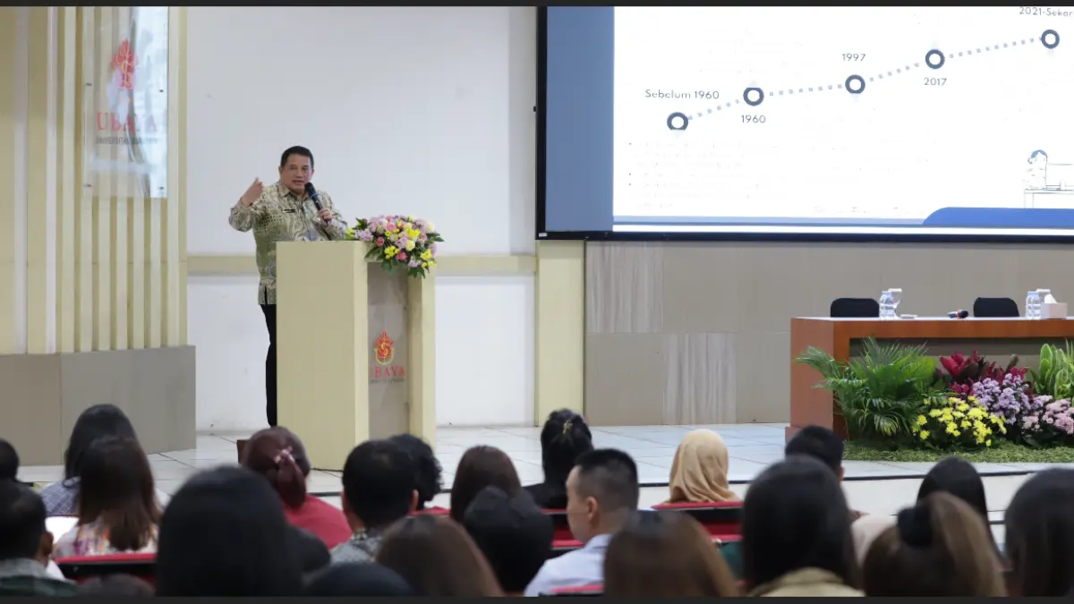 Kakanwil BPN Jatim tegaskan digitalisasi sertifikat di kuliah umum Ubaya. Simak manfaat sertifikat elektronik untuk keamanan lahan warga Blitar!