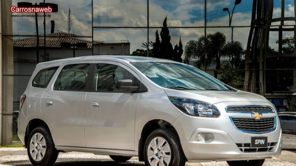 Fenomena mobil bekas murah akhir tahun, pembeli incar unit langka KM rendah dan rela datang jauh demi mobil terbaik.