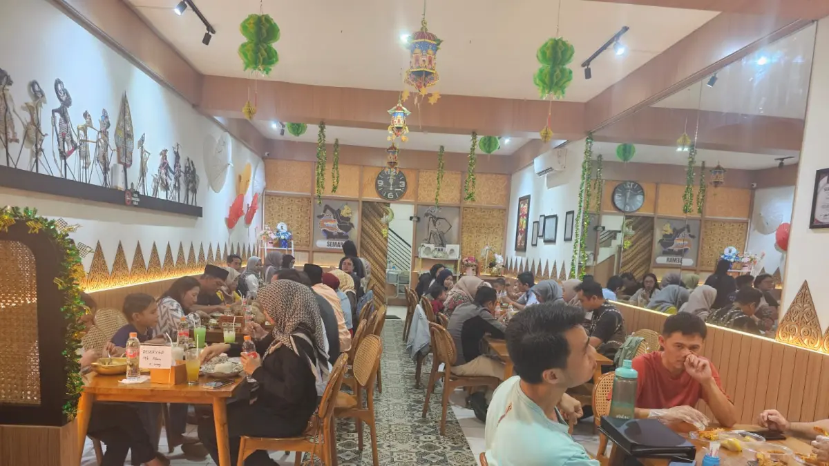 BERSERTIFIKAT HALAL: Dfour Cooking Resto menawarkan pilihan tempat makan dengan harga terjangkau di Kota Blitar.