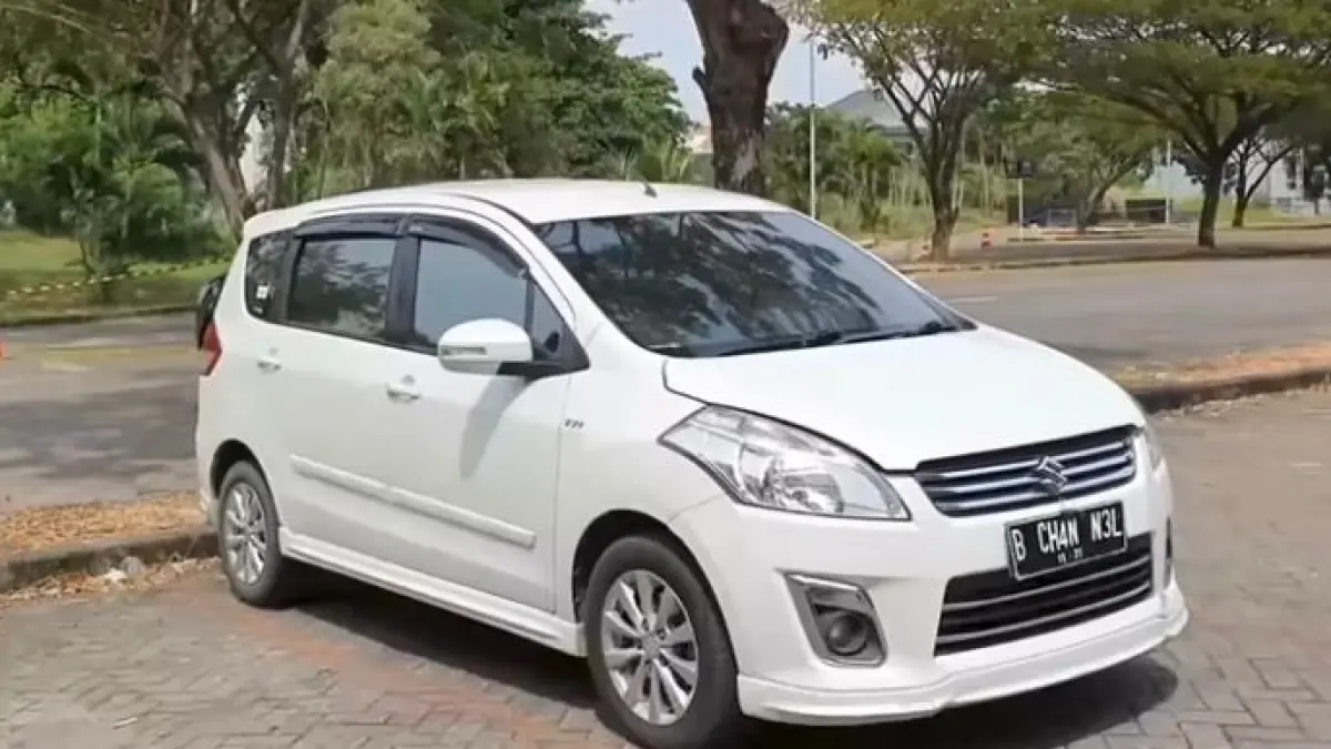 Cari mobil bekas di bawah Rp100 juta yang bandel dan murah perawatan? Simak daftar mobil terbaik yang anti "penyakitan" untuk mobilitas harian Anda! (screenshot youtube)