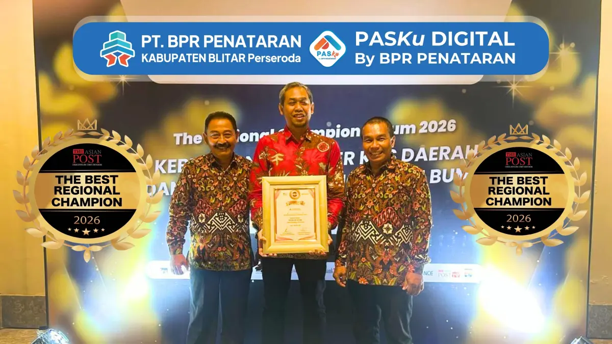 PR PENATARAN Untuk radar blitar
BANGGA: Direksi BPR Penataran bersama komisaris BPR memegang piagam TOP BUMD AWARDS tahun 2026