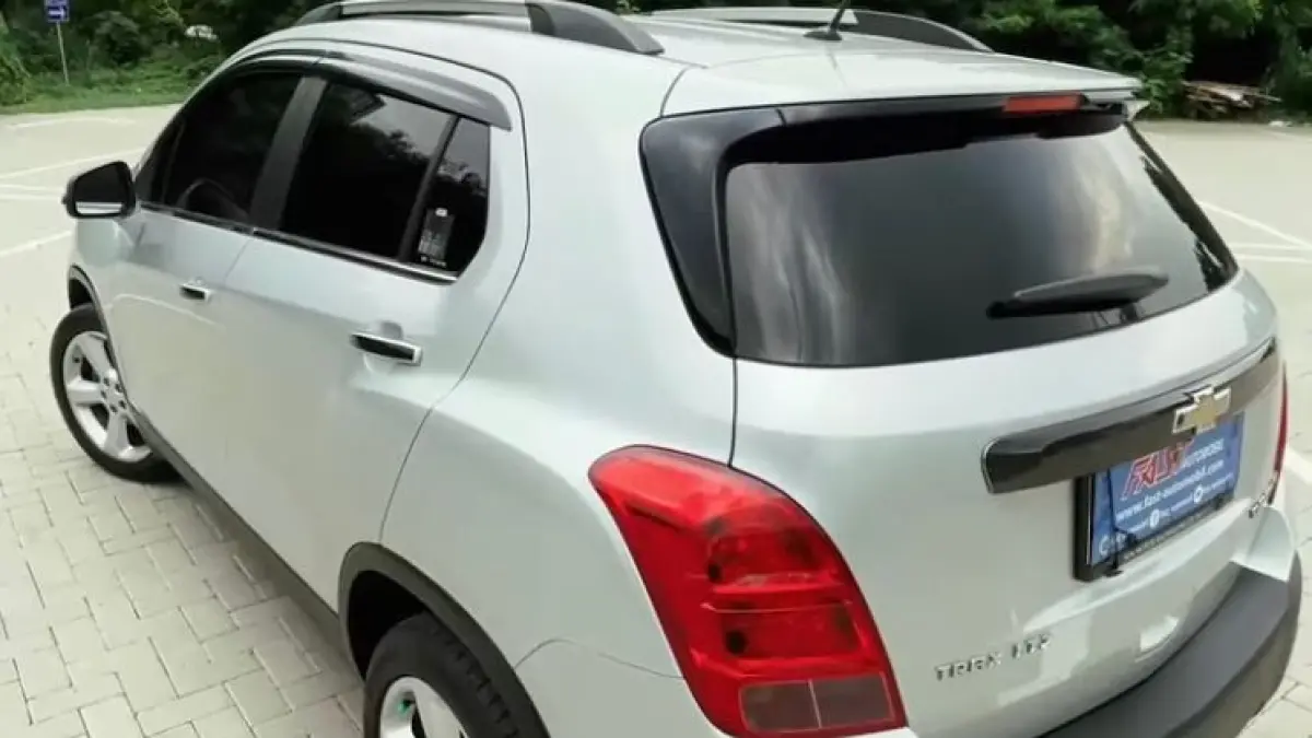 Cari SUV bekas Rp100-130 jutaan? Ini 6 rekomendasi mobil crossover tangguh, irit, dan kaya fitur yang siap libas segala medan jalanan Indonesia. (screenshot youtube)