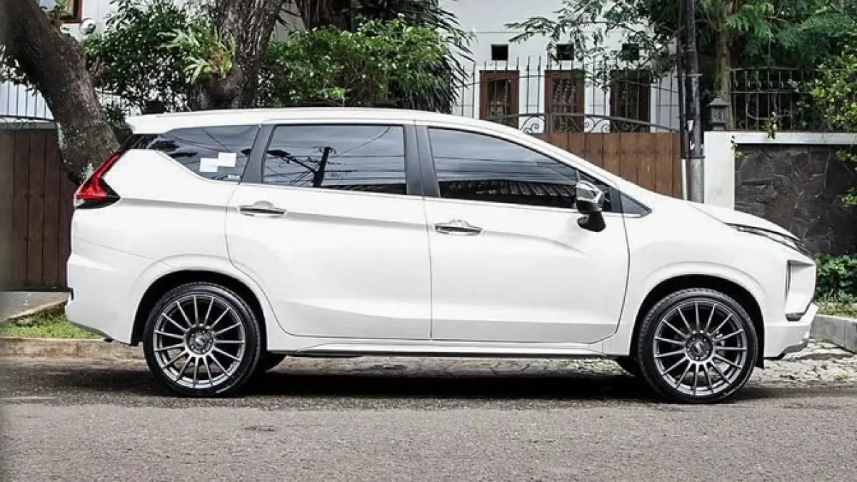 Daihatsu Sigra vs Toyota Calya, beda logo beda harga? Simak fakta sebenarnya mobil LCGC favorit keluarga Indonesia!(Pinterest)