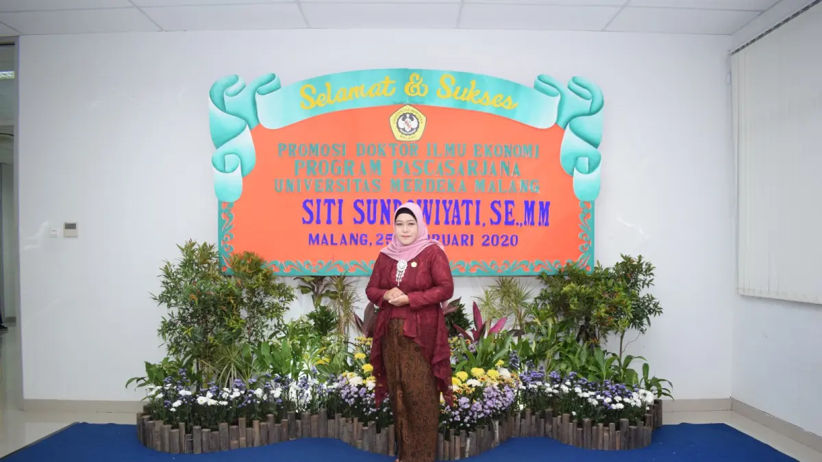 Dr Hj Siti Sunrowati, Ketua STIE Kesuma Negara (STIEKEN) Blitar - Semangat Mandiri dan Terus Berkarya