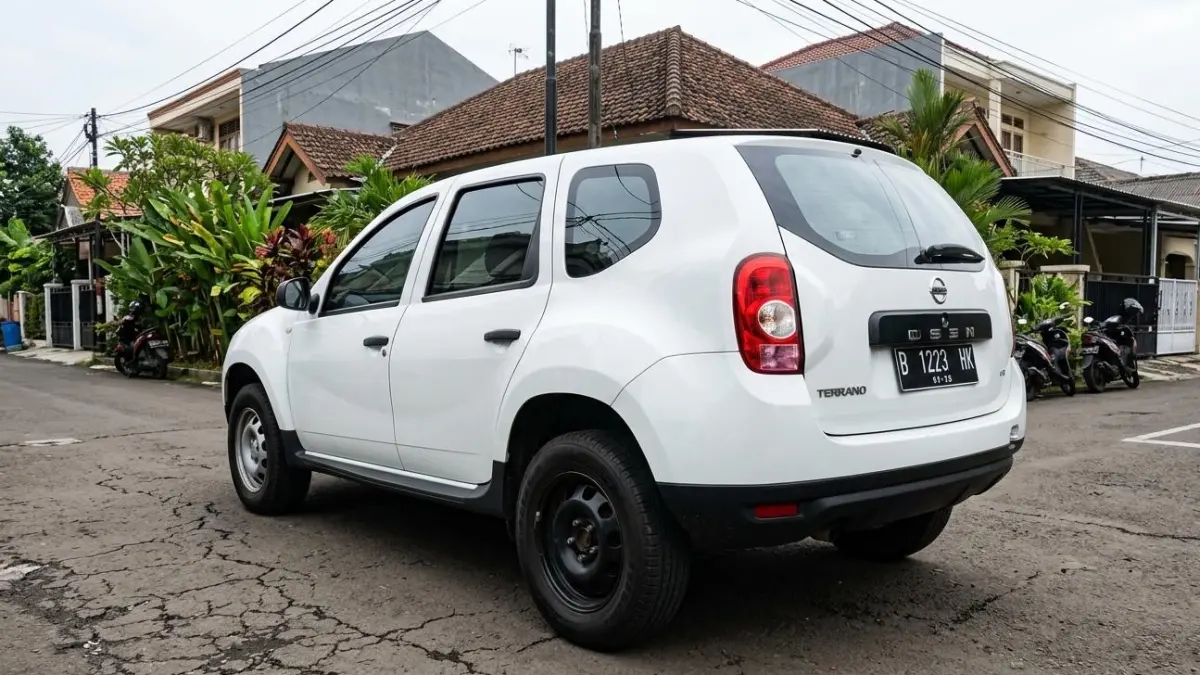 Nissan Tera disorot karena kekurangan di dashboard, kabin sempit, dan fitur sederhana yang jadi perhatian konsumen otomotif.