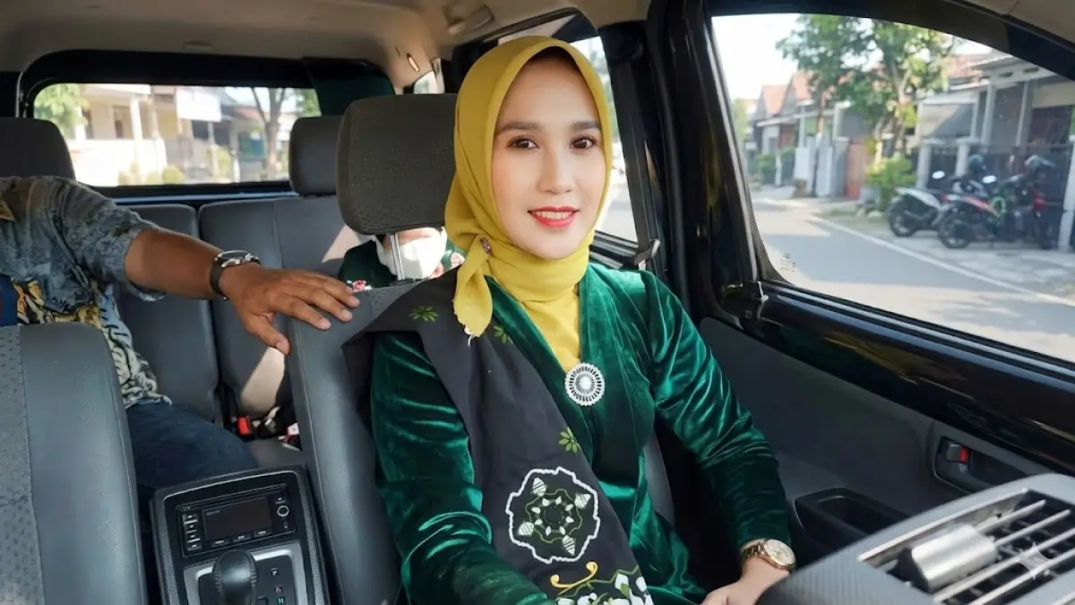 Semangat emansipasi perempuan yang diperingati dalam Hari Kartini tecermin dalam kepemimpinan Kepala Desa Wonorejo, Kecamatan Talun, Fendriana Anitasari.