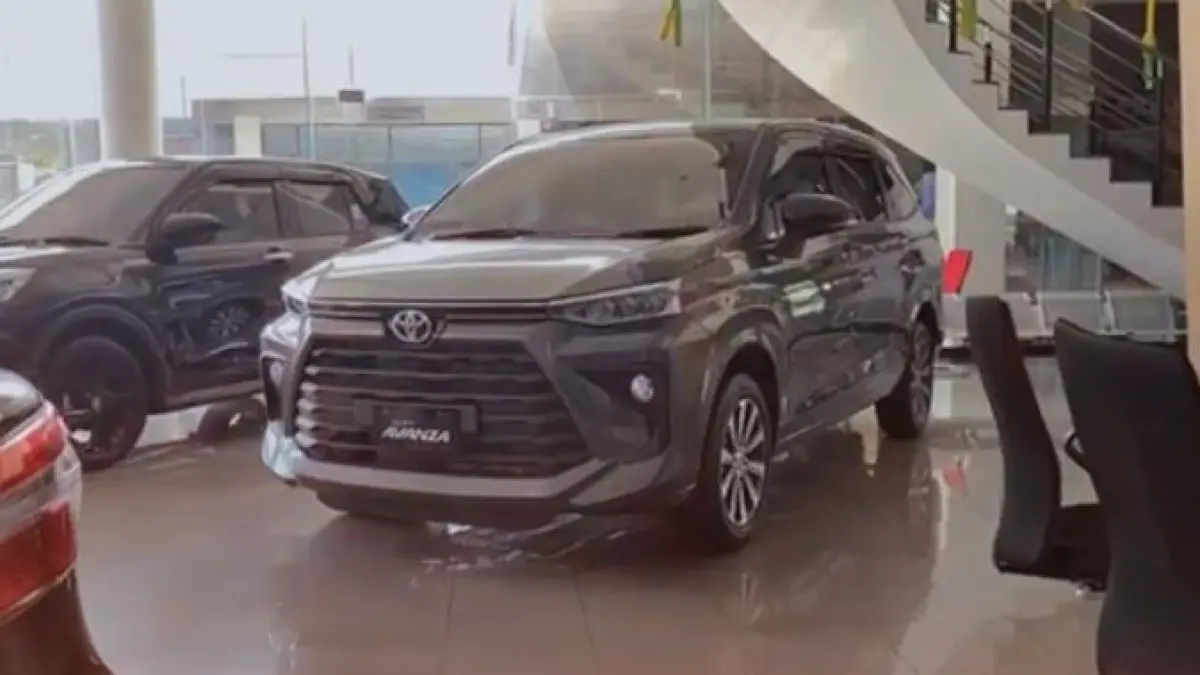 Cari mobil keluarga paling irit BBM? Simak 5 rekomendasi mobil irit bahan bakar 2026 yang cocok untuk mobilitas harian dan hemat biaya operasional. (screenshot youtube)