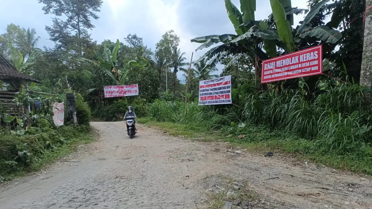Warga Lanjut Hearing dengan Dewan, Protes Bau Limbah Kotoran Ayam Petelur