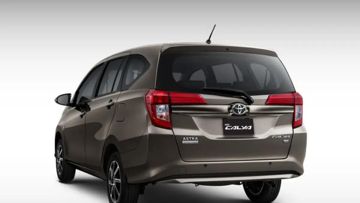 Daihatsu Sigra vs Toyota Calya, beda logo beda harga? Simak fakta perbandingan mobil keluarga murah yang ramai dibahas netizen.(Pinterest)