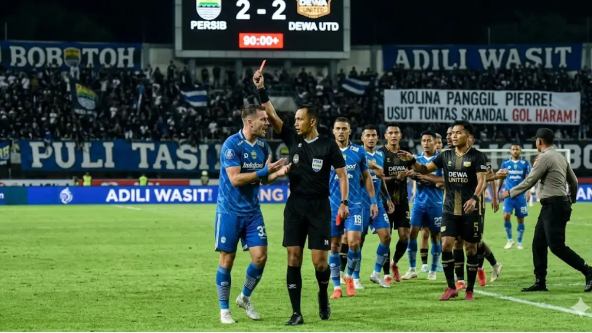 Geger skandal gol haram Dewa United vs Persib! FIFA turun tangan, wasit Yoko terancam sanksi berat. Cek kronologi dan info tanding ulang di sini!