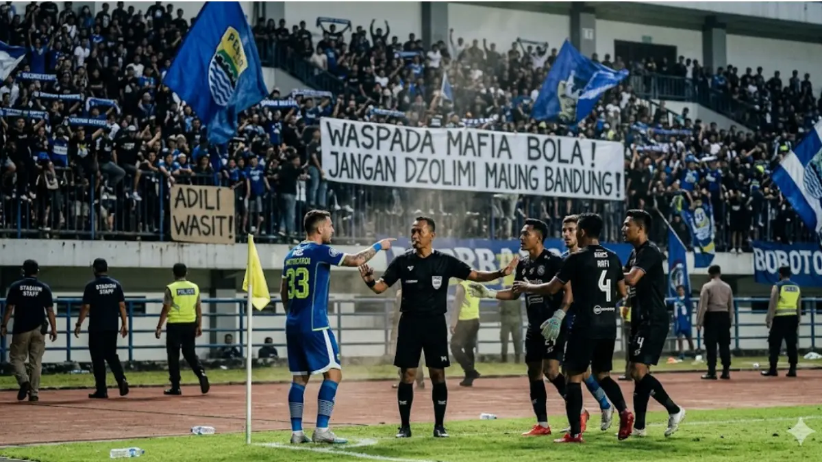 Laga krusial Persib vs Arema di depan mata! Waspada mafia bola dan provokasi yang ingin gagalkan Maung Bandung juara. Simak ulasan lengkapnya di sini!
Gemini Ai