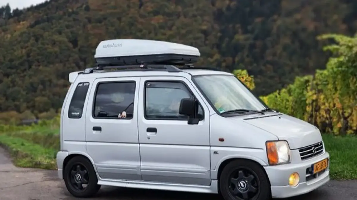 Suzuki Karimun Wagon R 2026 hadir dengan desain modern, fitur canggih, dan irit 20 km/l. City car ini cocok untuk mobilitas harian. (Pinterest)