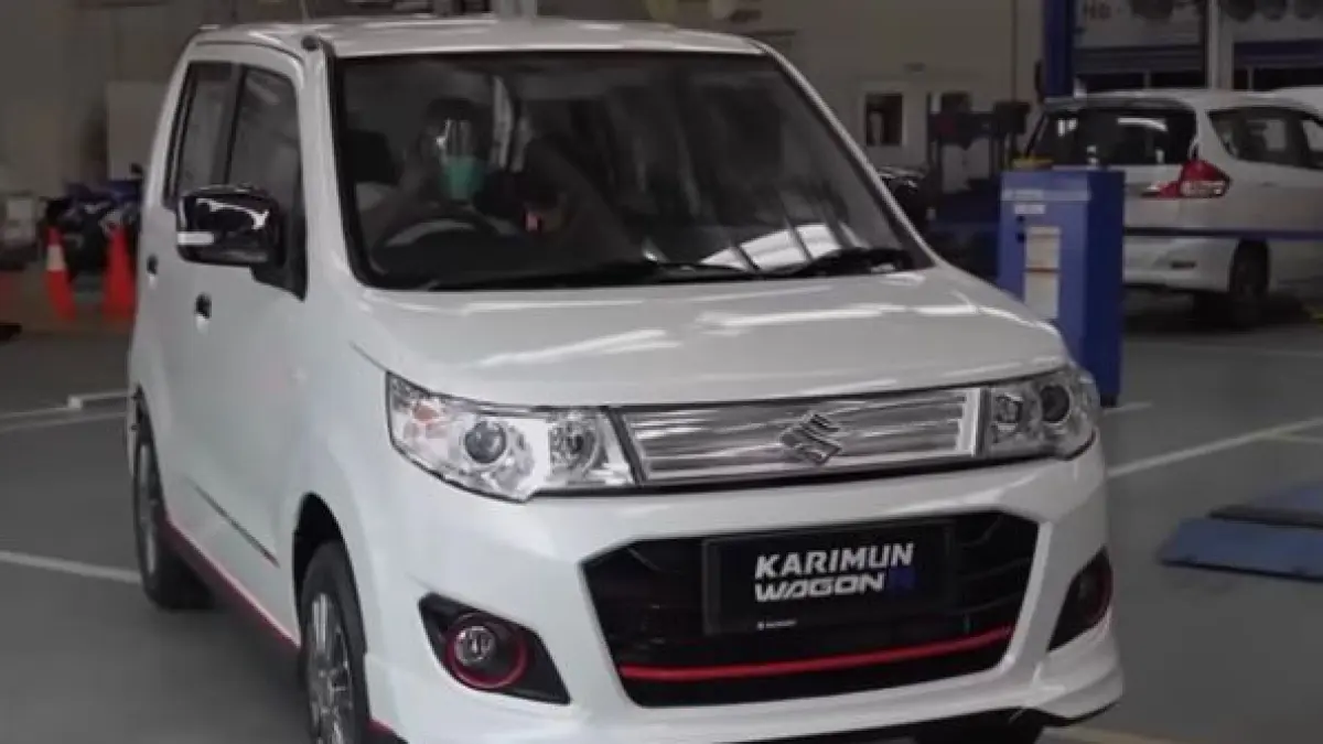  Cari mobil bekas murah Rp 60 jutaan? Suzuki Karimun Wagon R solusinya. Sangat irit BBM, perawatan mudah, dan fungsional untuk kebutuhan harian Anda.(screenshot youtube)