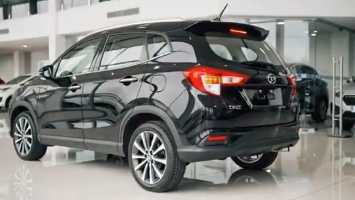 Cari mobil murah irit BBM di 2026? Cek rekomendasi terbaik Daihatsu Sigra, Ignis, Brio Satya, dan Ayla yang bikin operasional harian tetap hemat! (screenshot youtube)