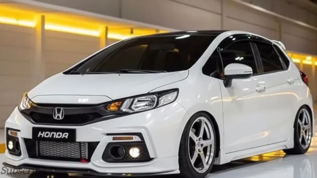Honda Brio 2026 hadir dengan desain sporty, irit BBM, dan fitur canggih. Harga mulai Rp170 jutaan. Solusi city car terbaik untuk mobilitas perkotaan! (screenshot youtube)