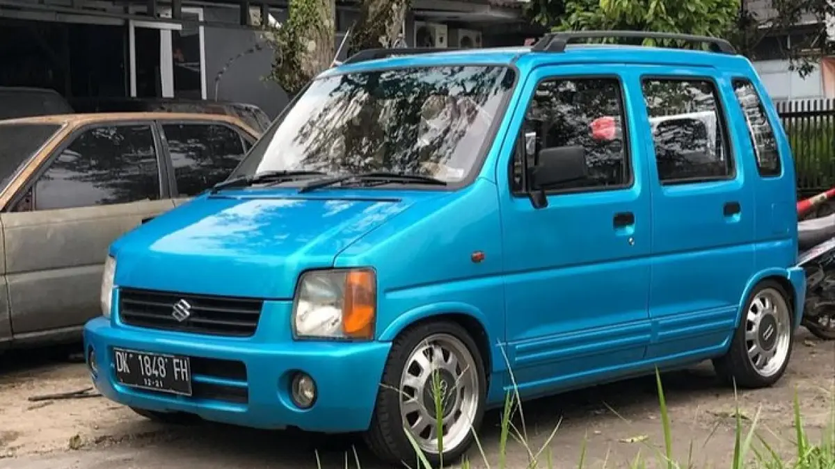 Mobil bekas murah 2026 harga Rp50 jutaan, ini 5 pilihan bandel, irit, dan spare part melimpah untuk harian dan keluarga. (Pinterest)