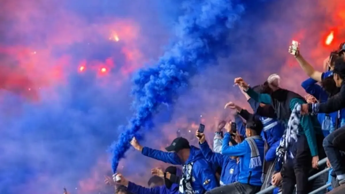 Persib Bandung vs Borneo FC sama kuat di puncak klasemen BRI Super League. Simak jadwal 5 laga penentu juara musim ini.