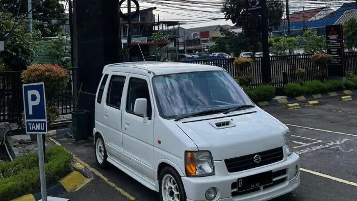Suzuki Karimun 2026 resmi hadir dengan desain baru, irit BBM, fitur lengkap, dan harga mulai Rp180 jutaan di Indonesia.(Gemini AI)