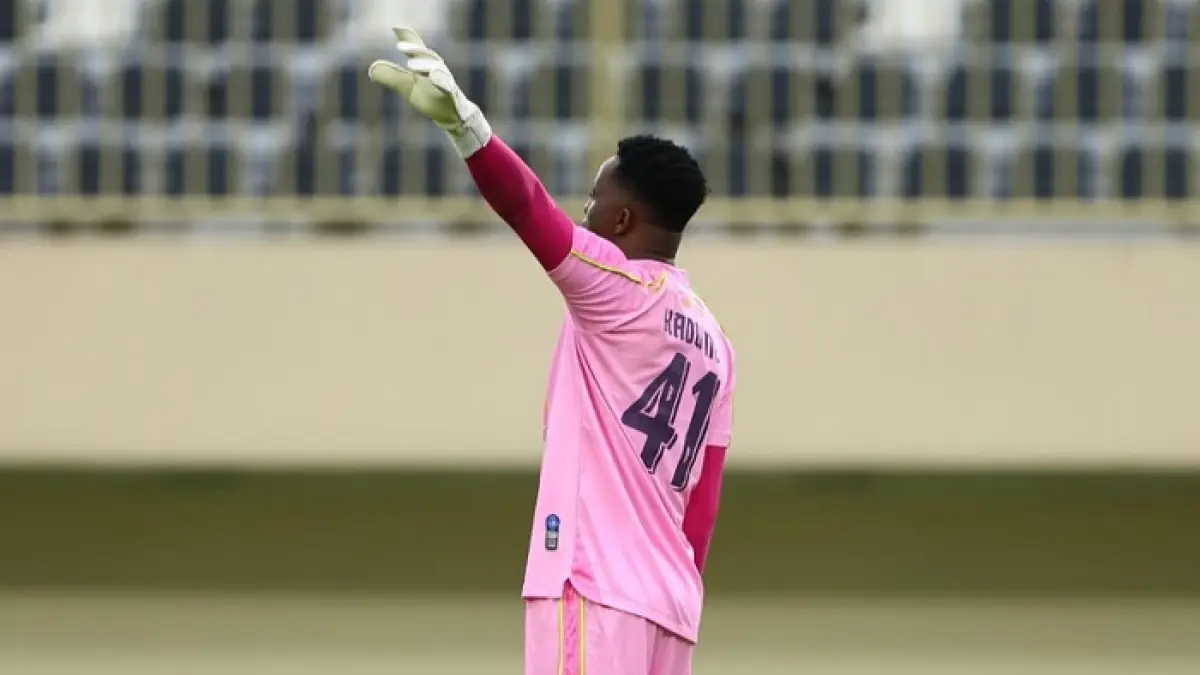Kadu Monteiro Persib Bandung jadi sorotan setelah tinggalkan PSBS Biak. Suporter kehilangan kiper andalan, transfer makin dekat. (SC IG kadum_oficial_41)