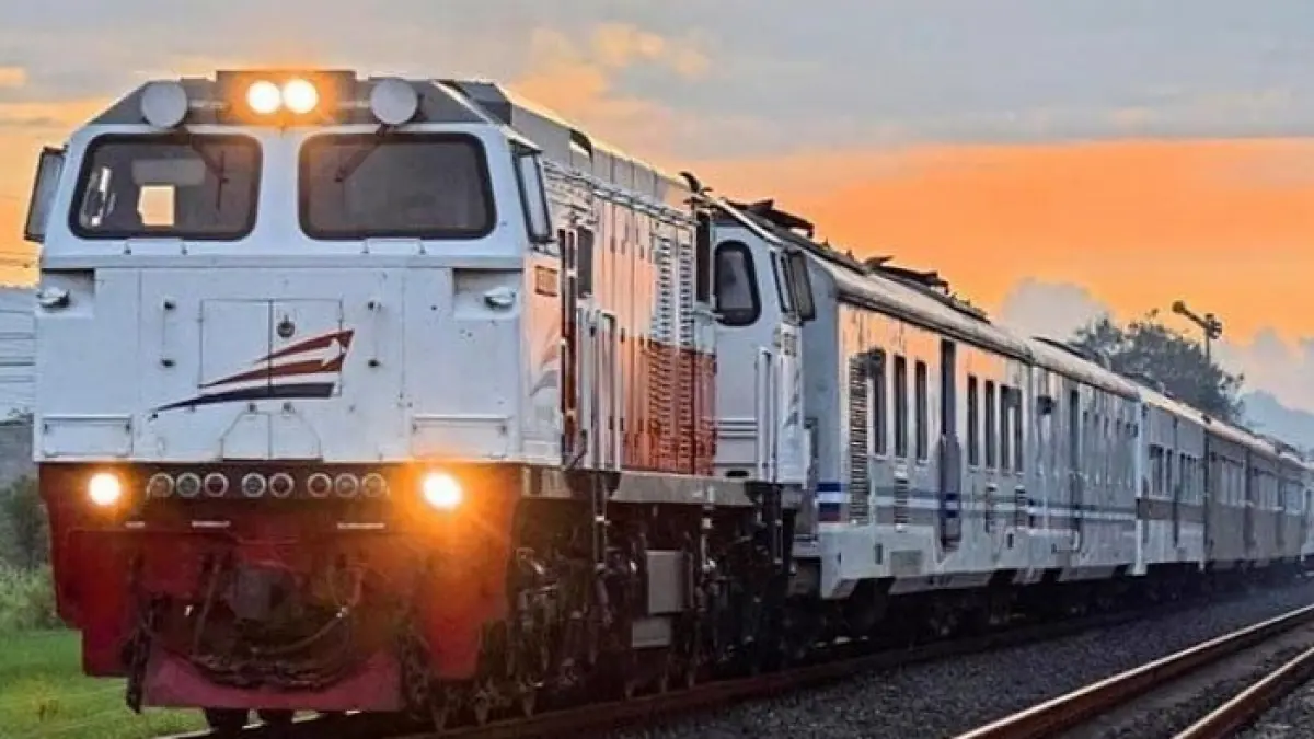 Kereta Api Singasari Executive New Image rute Jakarta-Blitar, ini review fasilitas, harga tiket, dan pengalaman perjalanan 13 jam. (Pinterest)