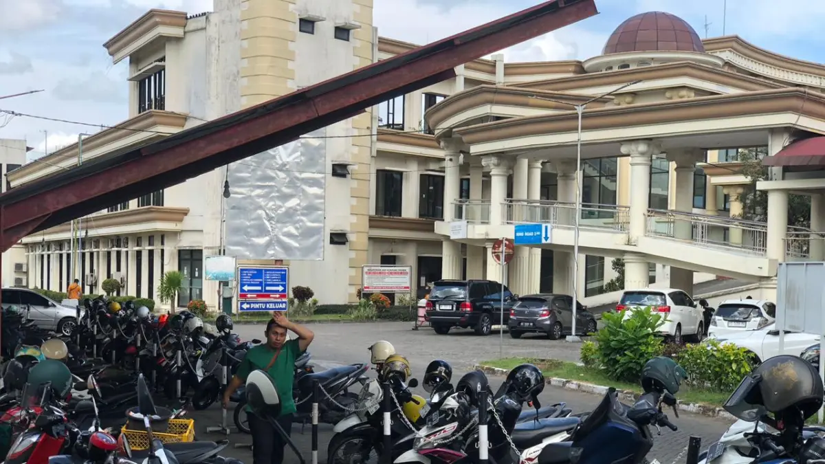 Dewan Perwakilan Rakyat Daerah (DPRD) Kota Blitar menyoroti biaya parkir di RSUD Mardi Waluyo