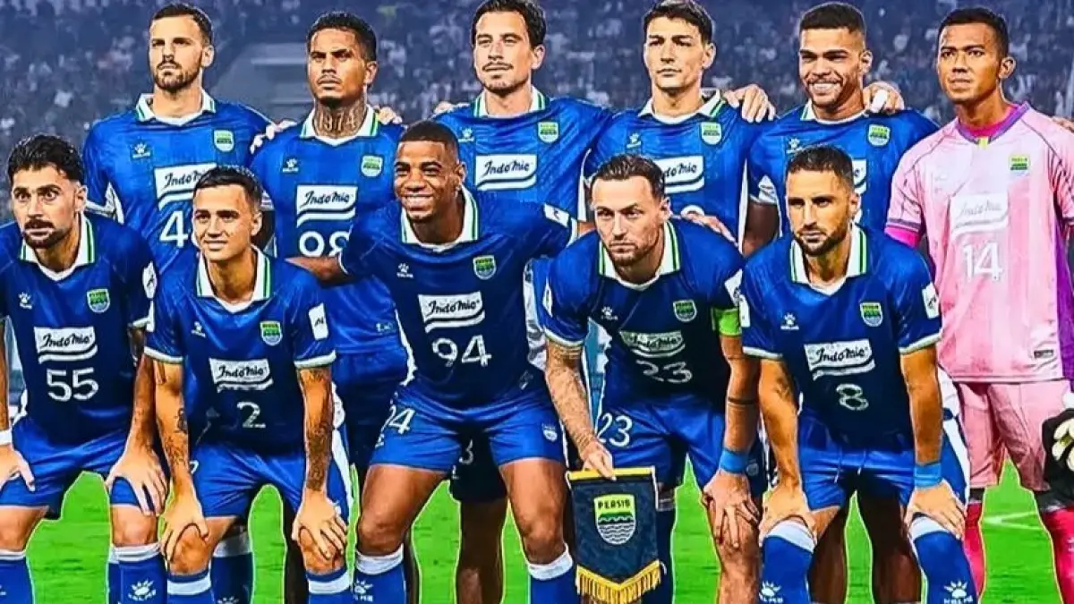 Persib Bandung di ujung tanduk. Bojan Hodak siapkan taktik khusus dan wacana transfer Guglielmo Vicario untuk bangkit dari krisis. Simak selengkapnya! (screenshot instagram)