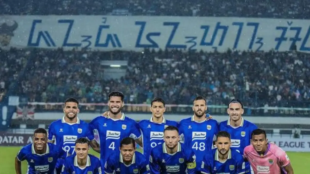Persib Bandung di ujung tanduk usai imbang lawan Arema FC. Bojan Hodak jelaskan absennya Ramon Tanke di tengah ancaman Borneo FC di puncak klasemen. (pinterest)