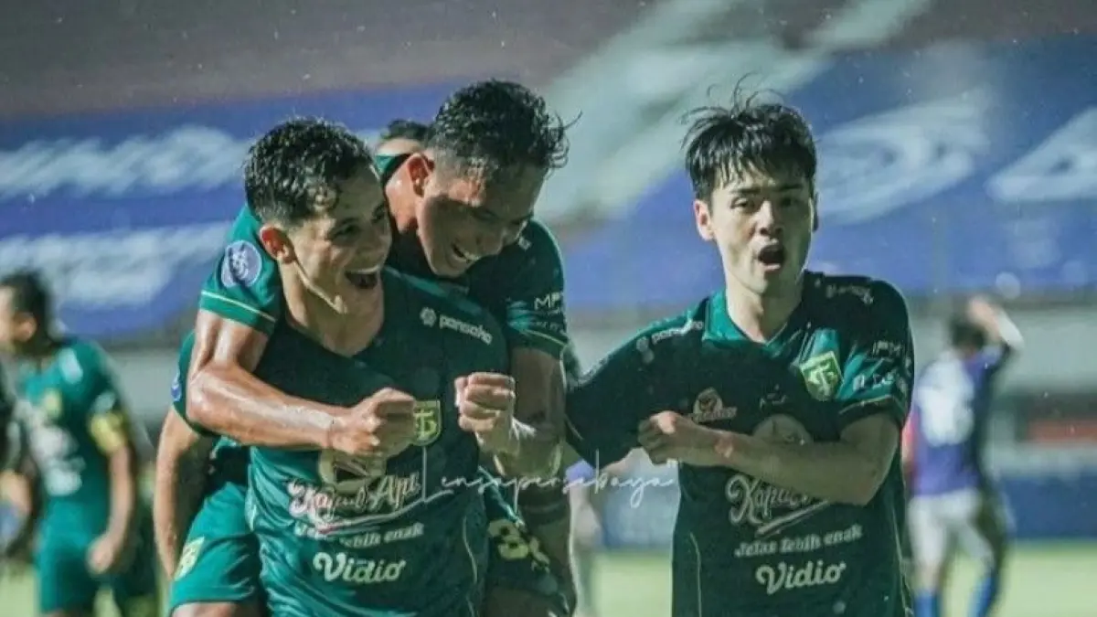 Skuad Persebaya terlantar di Bali jelang Derbi Jatim. Panpel Arema FC kena kritik tajam karena dinilai tidak profesional dalam menyambut tim tamu. (pinterest)