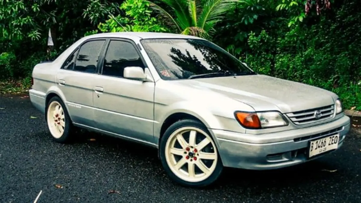 5 mobil bekas di bawah Rp50 juta tahun 2026 paling direkomendasikan, Toyota Great Corolla jadi favorit. (Pinterest)