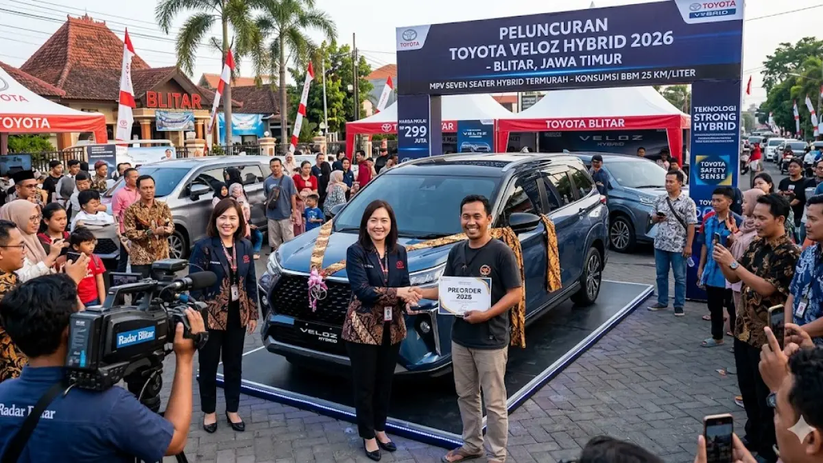 Cek harga Toyota Veloz Hybrid 2026 di Blitar! MPV hybrid termurah Rp299 juta, irit 25 km/liter, fitur TSS canggih. Preorder sekarang! (Gemini AI)