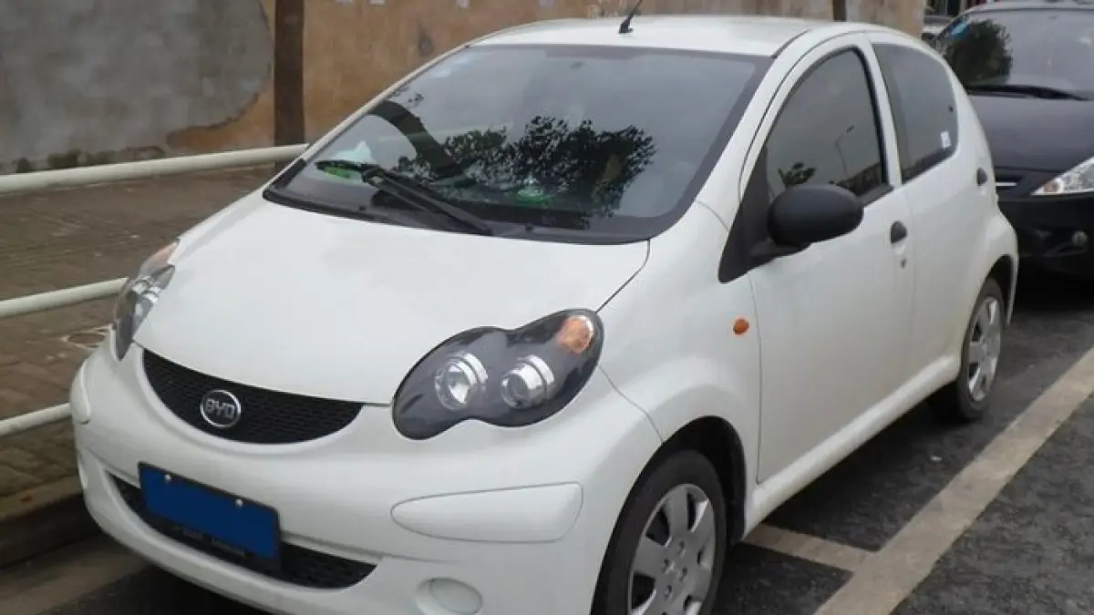 Mobil bekas Rp50 jutaan paling worth it 2026, Daihatsu Sirion unggul soal irit BBM dan perawatan murah. (Pinterest)