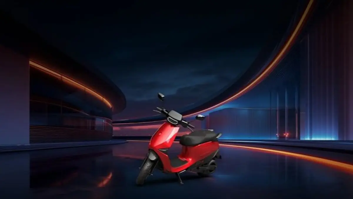 Motor listrik premium terbaik 2025 hadir dengan performa tinggi, jarak hingga 150 km, dan fitur canggih. Harga mulai Rp17 jutaan.