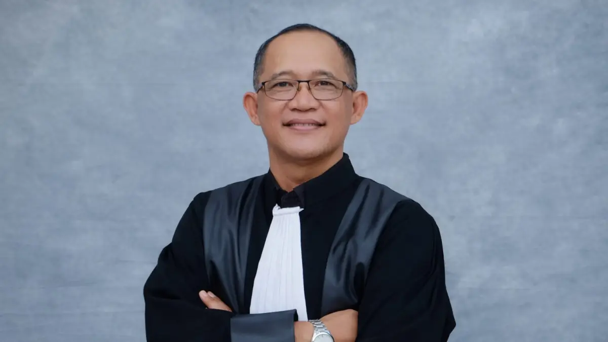 SIAP BELA RAKYAT TERTINDAS: Advokat Moh Trijanto bersama Revolutionary Law Firm siap mengawal hak-hak buruh.  