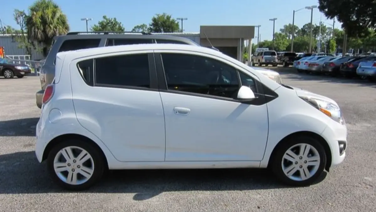 Chevrolet Spark LT 2011 manual dijual Rp57 jutaan, hatchback irit BBM dengan interior orisinal dan fitur lengkap. (Pinterest)