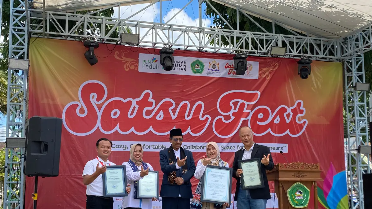 MERIAH: Satsu Fest Volume 1 yang digelar selama dua hari, 2-3 Mei 2026 resmi dibuka di Halaman UNISBA Blitar, Sabtu (2/5/2026).
