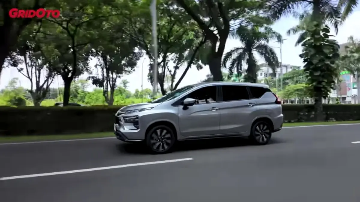 Mitsubishi Xpander Exceed Tourer 2026 hadir di bawah Rp300 juta, fitur lengkap, irit BBM, dan kabin lega untuk keluarga. (screenshot youtube)
