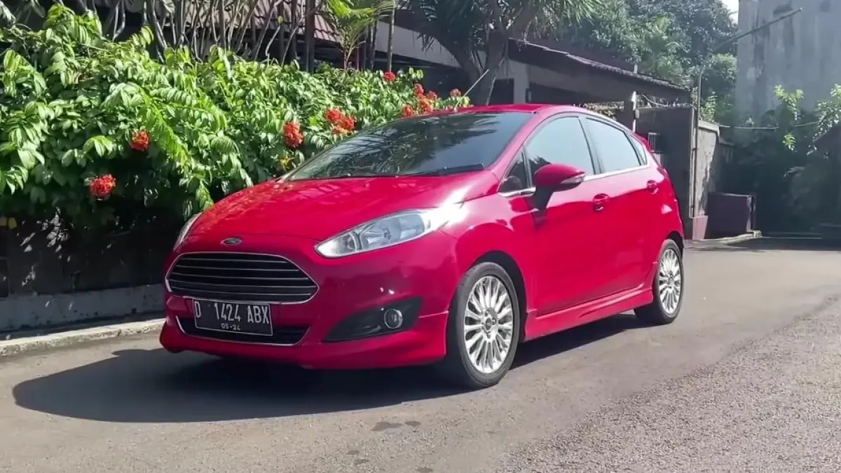 Mobil LCGC seperti Daihatsu Ayla dan Toyota Agya masih laris di Indonesia karena murah, irit BBM, dan cocok jadi mobil pertama.
(screenshot youtube)