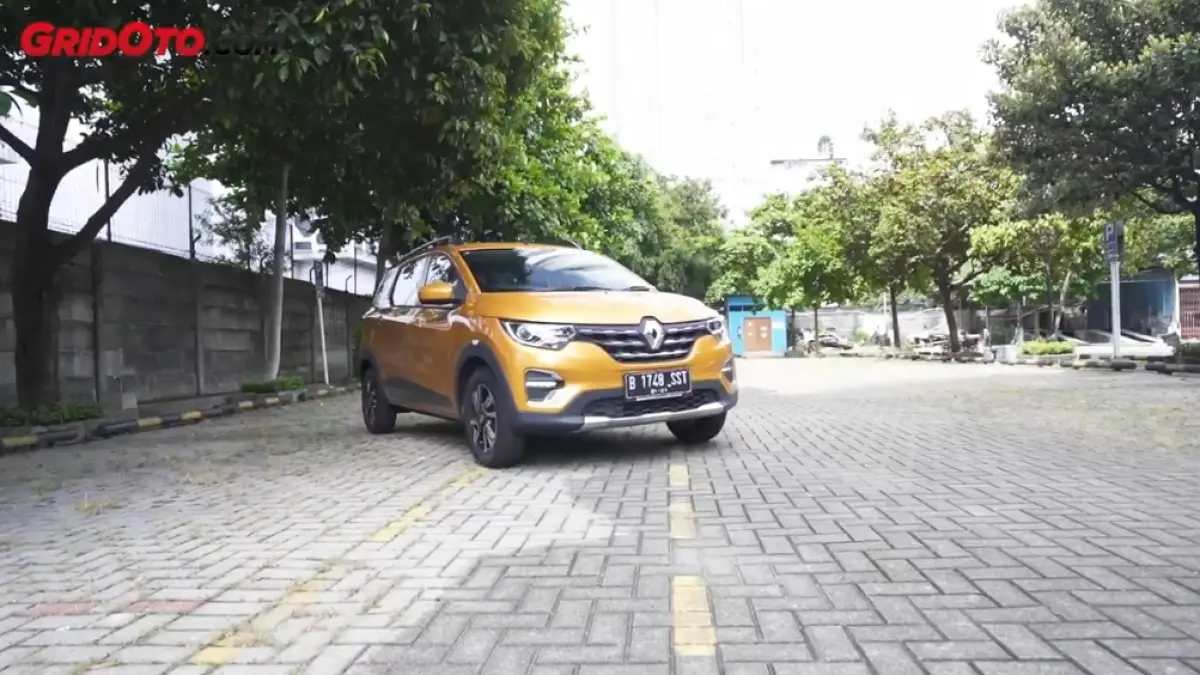 Renault Triber AMT 2026 hadir dengan fitur mewah, kabin lega, tapi mesin 1000cc jadi perhatian utama. (screenshot youtube)
