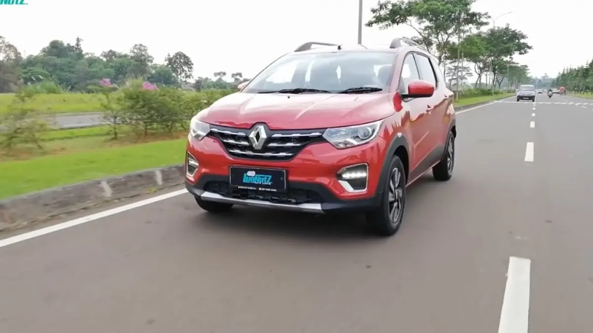 Renault Triber RXZ 2020 bekas hadir dengan fitur mewah, kabin lega, dan rasa mobil Eropa yang sulit ditandingi. (screenshot youtube)