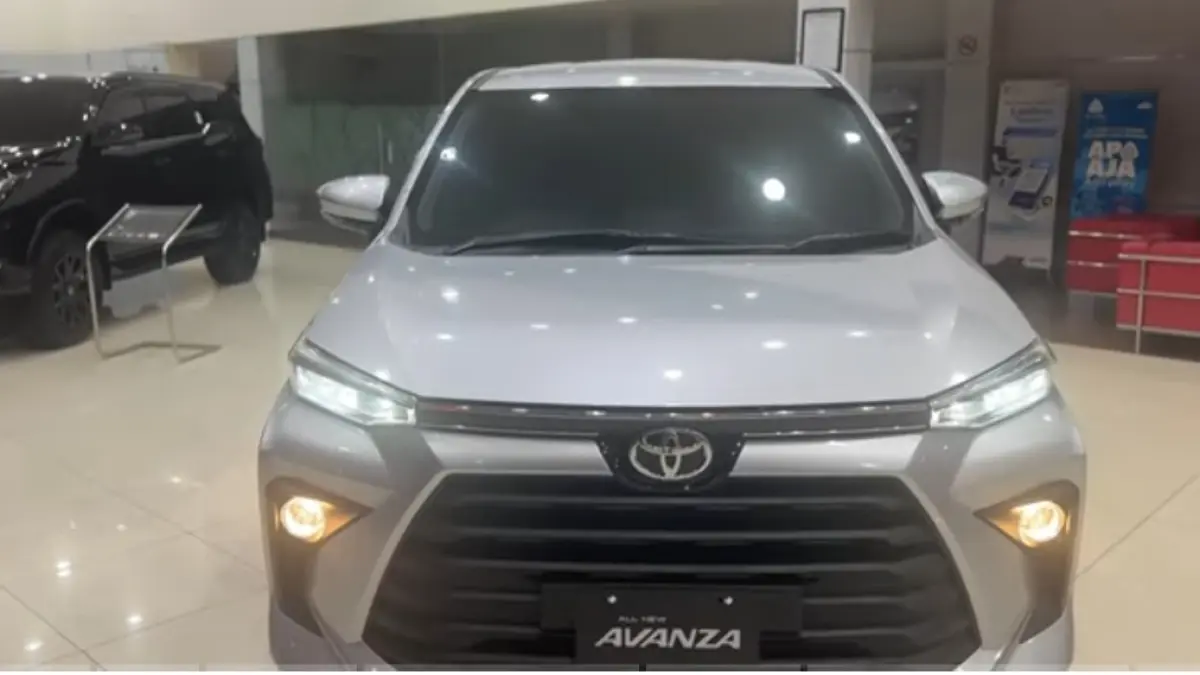 Toyota Avanza tipe G 2025 hadir dengan fitur lengkap, mesin irit, dan harga terjangkau, jadi pilihan terbaik mobil keluarga. (screenshot youtube)