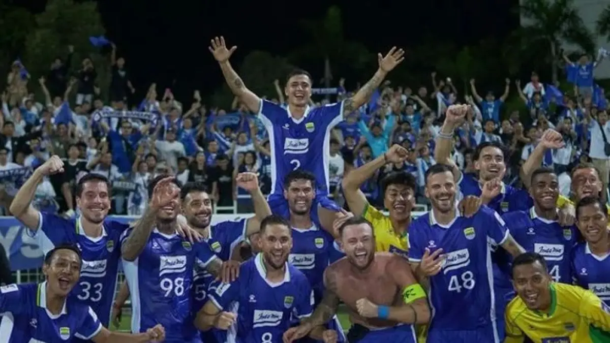 Bursa transfer Persib Bandung resmi datangkan Layvin Kurzawa dan Dion Markx usai kemenangan dramatis di Liga 1.