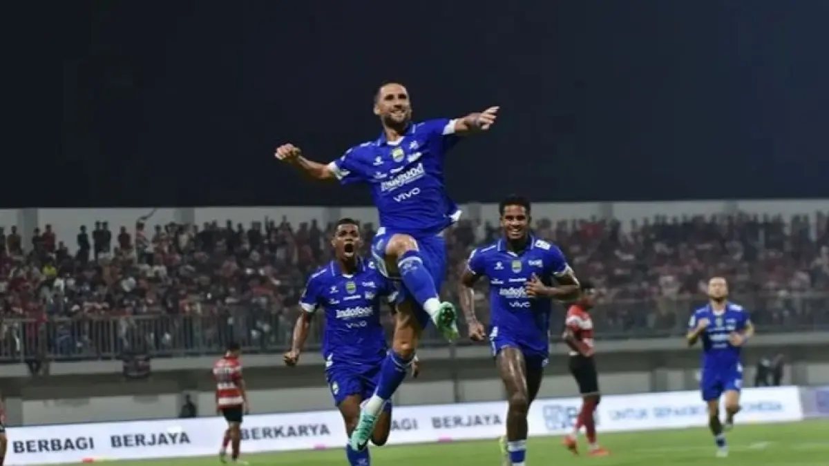 Update bursa transfer Persib Bandung putaran kedua, daftar pemain keluar dan masuk termasuk Kurzawa dan Sergio Castel.