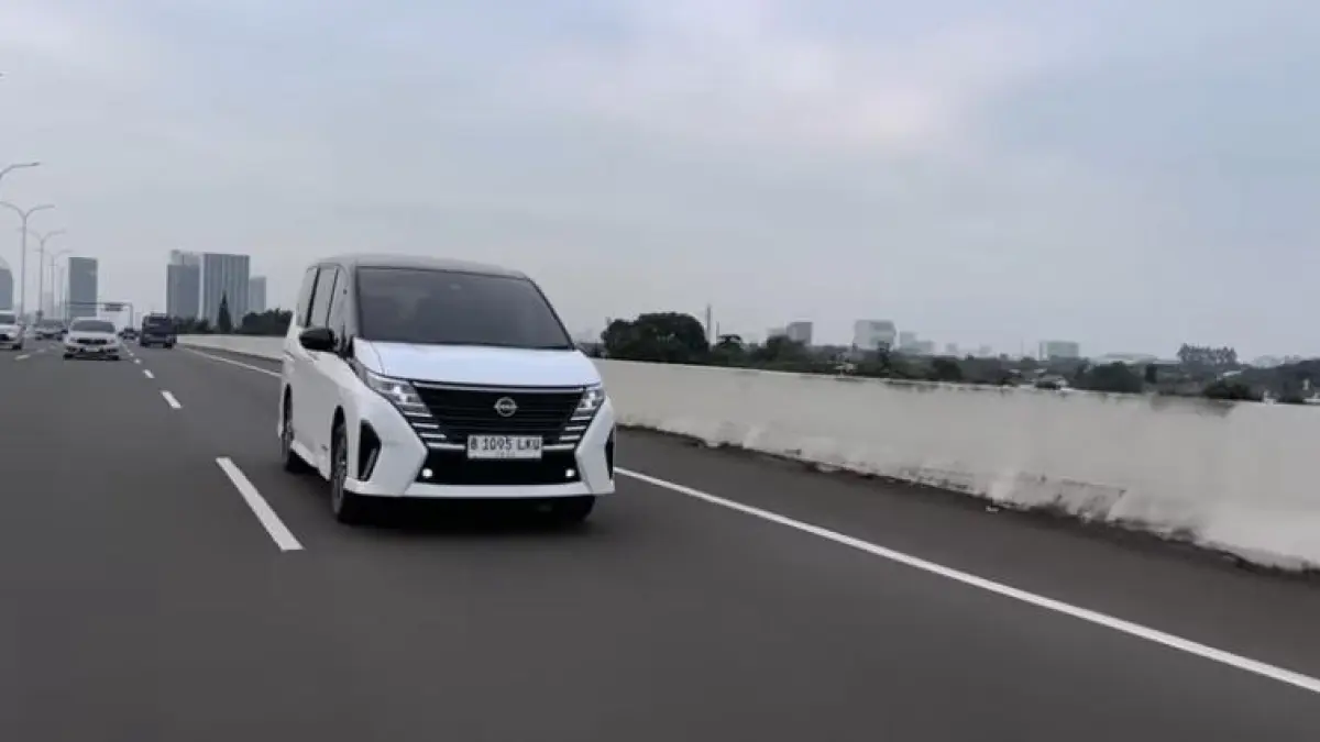 Cek Nissan Serena e-Power C28 terbaru! Mobil listrik tanpa cas seharga Rp635 Juta dengan fitur ProPilot tercanggih di Asia Tenggara. Cek spesifikasinya!(Screenshot Youtube)