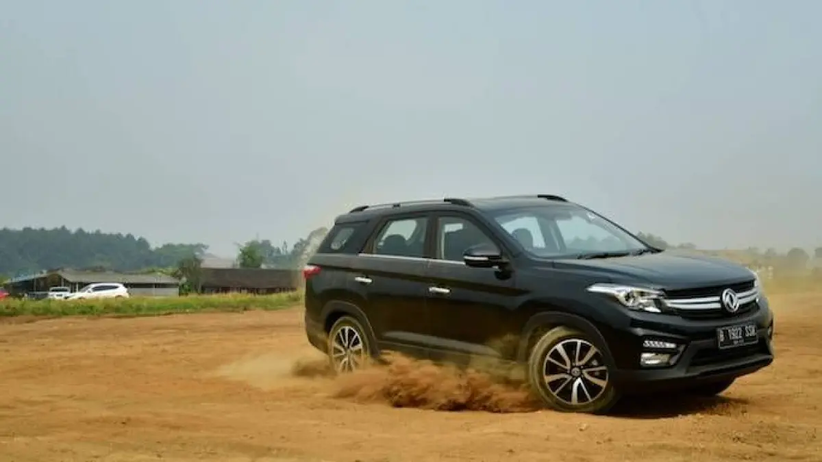 DFSK Glory 560 diuji di offroad ekstrem, buktikan SUV murah bermesin turbo ini tangguh dan mampu taklukkan tanjakan curam. (Pinterest.com)